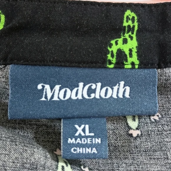 ModCloth Cafe au Soleil Top in Black Cactus print - Picture 3 of 10